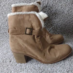 American Eagle Tan Faux suede Ankle Boots Heels Women’s 12